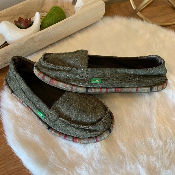 sanuk loafers